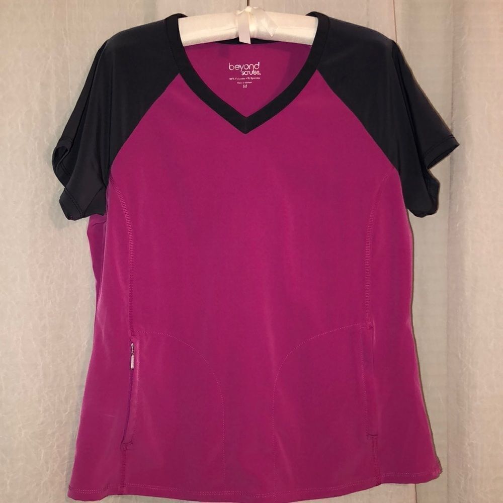 beyond scrubs M Pink Charcoal Gray Scrub Top